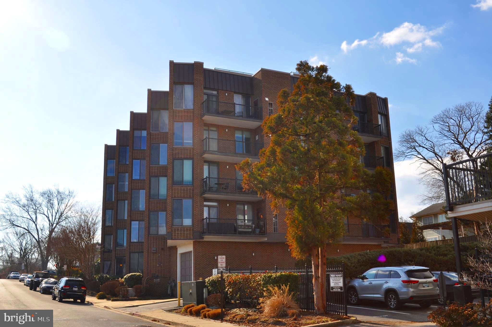Don’t miss this fantastic opportunity for buyers and investors!
Located in the highly desirable Newport Condominiums in Eastport, this move-in ready condo is tucked away on peaceful Burnside Street—a quiet cul-de-sac ending at a lovely waterfront park. Just a short walk to downtown Annapolis, Eastport’s vibrant dining scene, yacht clubs, and marinas, the location is unbeatable.
Enjoy breathtaking panoramic views of Annapolis, the Naval Academy, and Spa Creek from the rooftop terrace and pool—an ideal spot to watch the Blue Angels, Fourth of July, and New Year’s Eve fireworks.
The community offers water access with kayak storage, a private pier, and options for boat slips or water taxi pickup. Residents also enjoy off-street parking, on-site laundry, and a convenient storage unit located just down the hall.
Inside, the unit features fresh paint, brand-new carpeting, and is in immaculate, move-in condition. First floor convenience, no elevators. Storage bin in secure room on ground floor is included.
Lowest priced condo in Eastport !!!