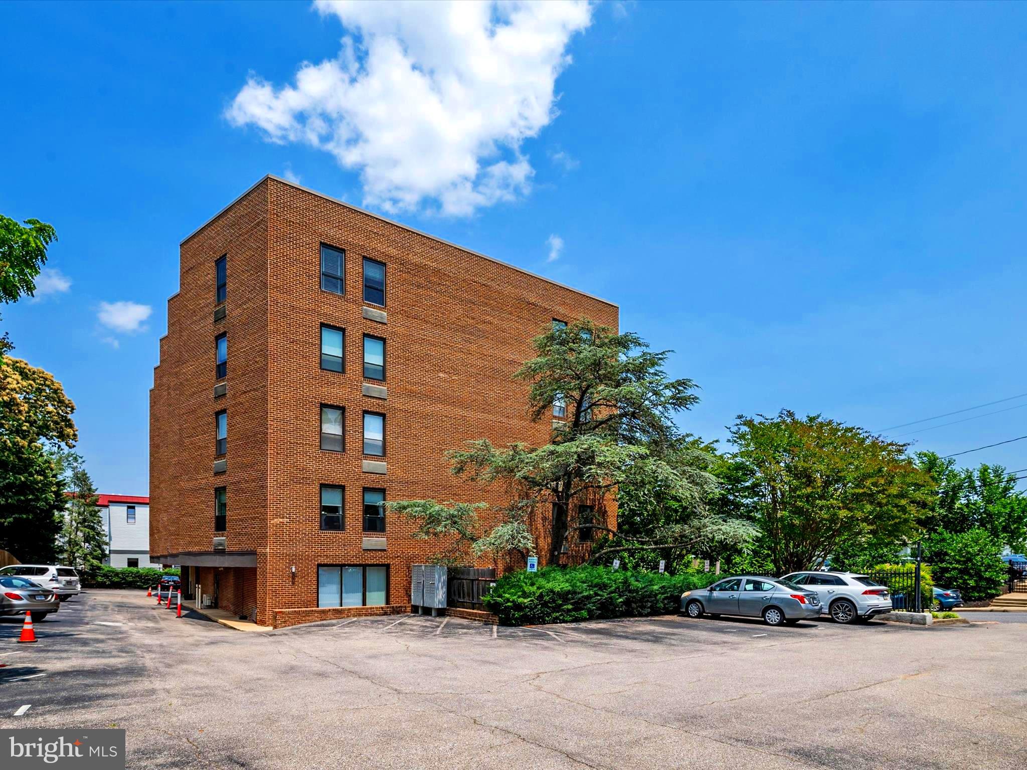 Don’t miss this fantastic opportunity for buyers and investors!
Located in the highly desirable Newport Condominiums in Eastport, this move-in ready condo is tucked away on peaceful Burnside Street—a quiet cul-de-sac ending at a lovely waterfront park. Just a short walk to downtown Annapolis, Eastport’s vibrant dining scene, yacht clubs, and marinas, the location is unbeatable.
Enjoy breathtaking panoramic views of Annapolis, the Naval Academy, and Spa Creek from the rooftop terrace and pool—an ideal spot to watch the Blue Angels, Fourth of July, and New Year’s Eve fireworks.
The community offers water access with kayak storage, a private pier, and options for boat slips or water taxi pickup. Residents also enjoy off-street parking, on-site laundry, and a convenient storage unit located just down the hall.
Inside, the unit features fresh paint, brand-new carpeting, and is in immaculate, move-in condition. First floor convenience, no elevators. Storage bin in secure room on ground floor is included.
Lowest priced condo in Eastport !!!