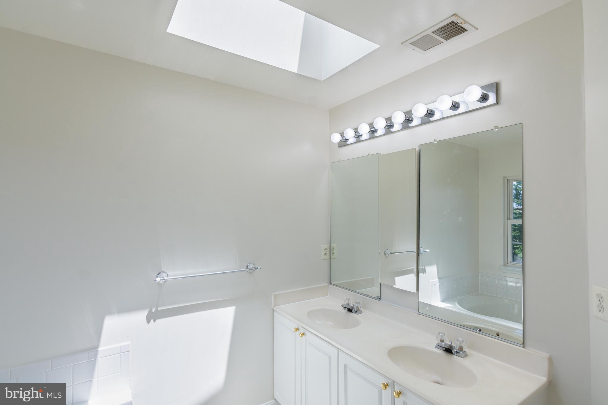 RIVER OAKS - Residential Lease