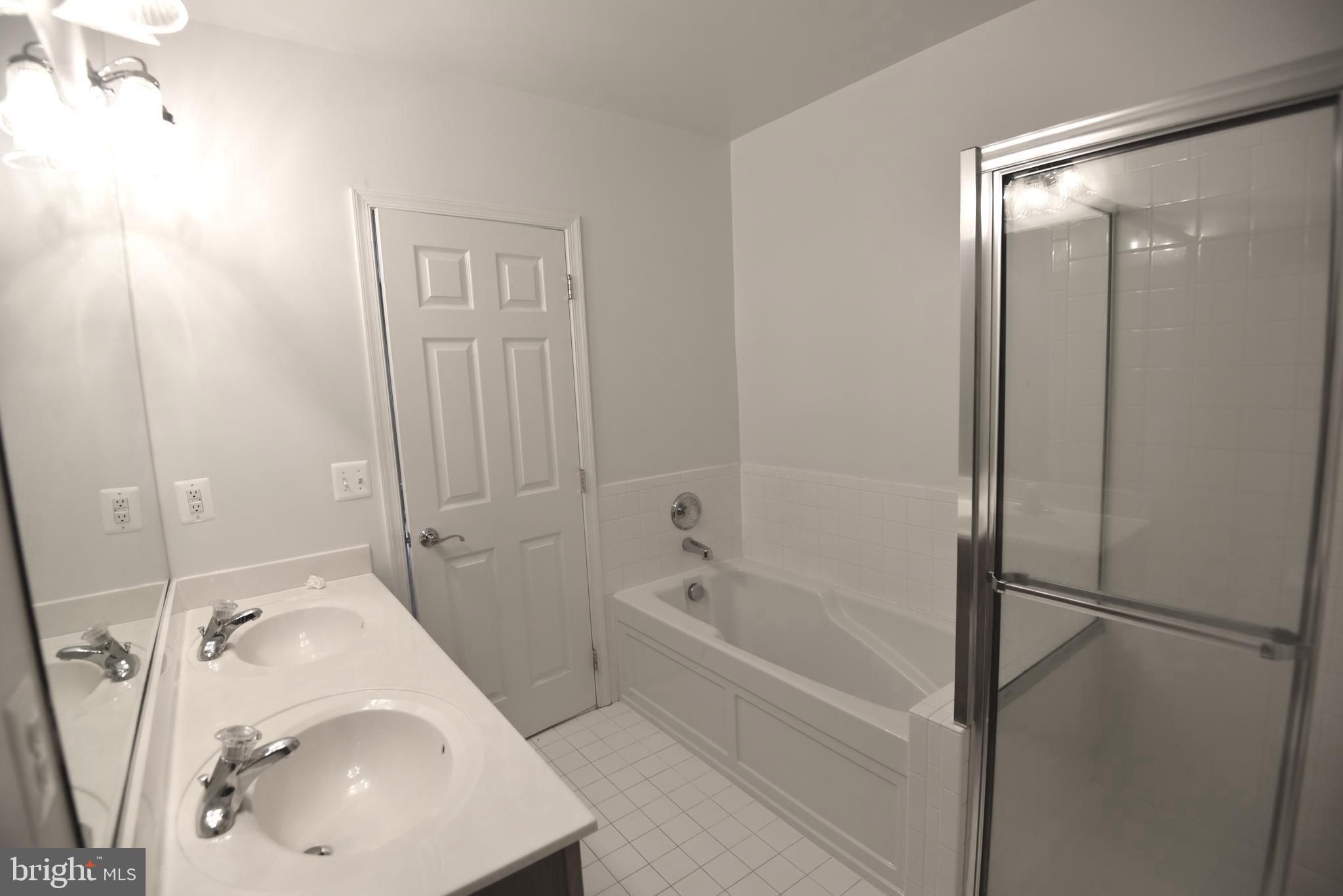 LANSDOWNE TOWN CENTER CONDOS - Residential