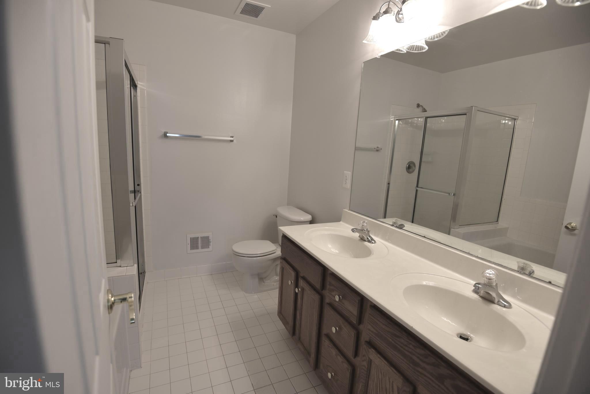 LANSDOWNE TOWN CENTER CONDOS - Residential
