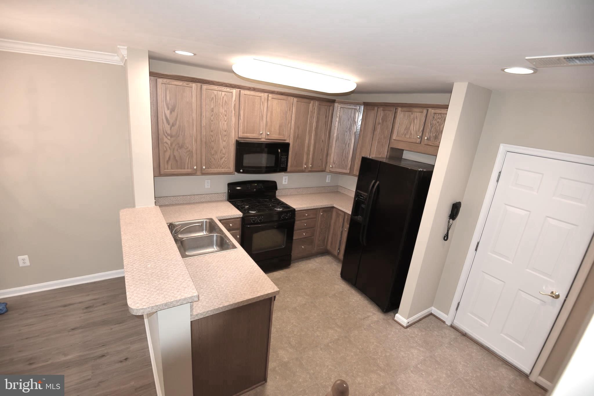 LANSDOWNE TOWN CENTER CONDOS - Residential