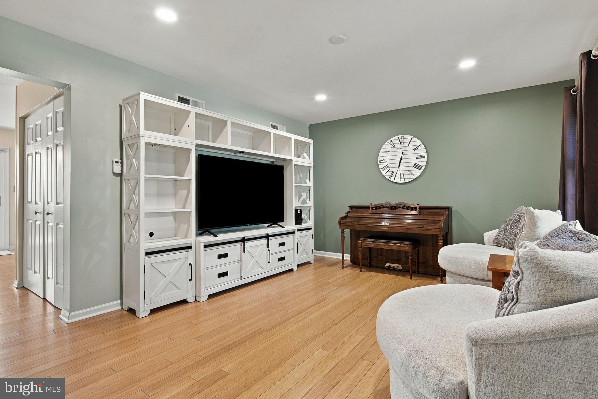 130 ROBIN HILL CIRCLE