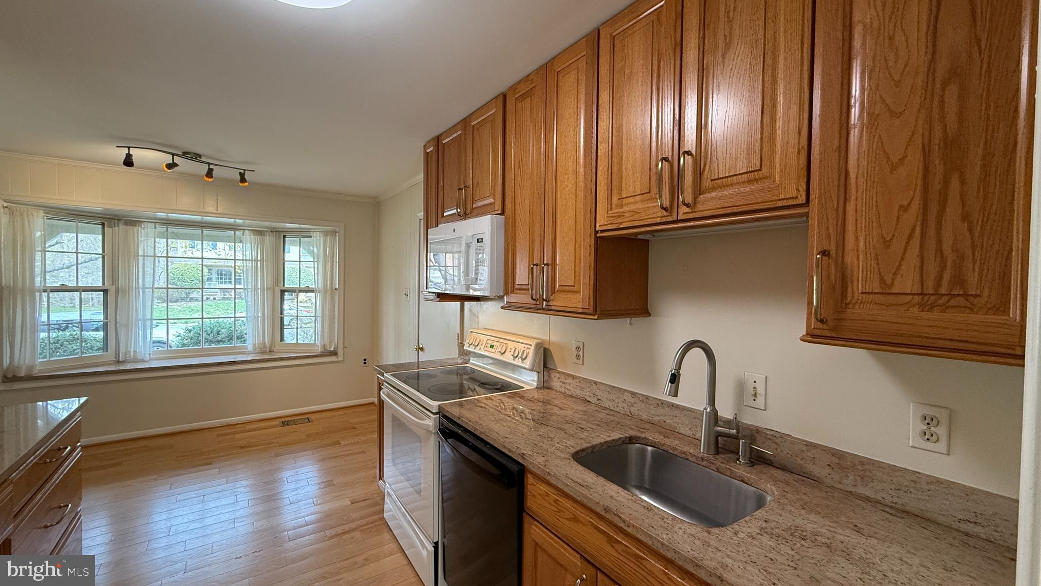 LAKE RIDGE - Residential Lease