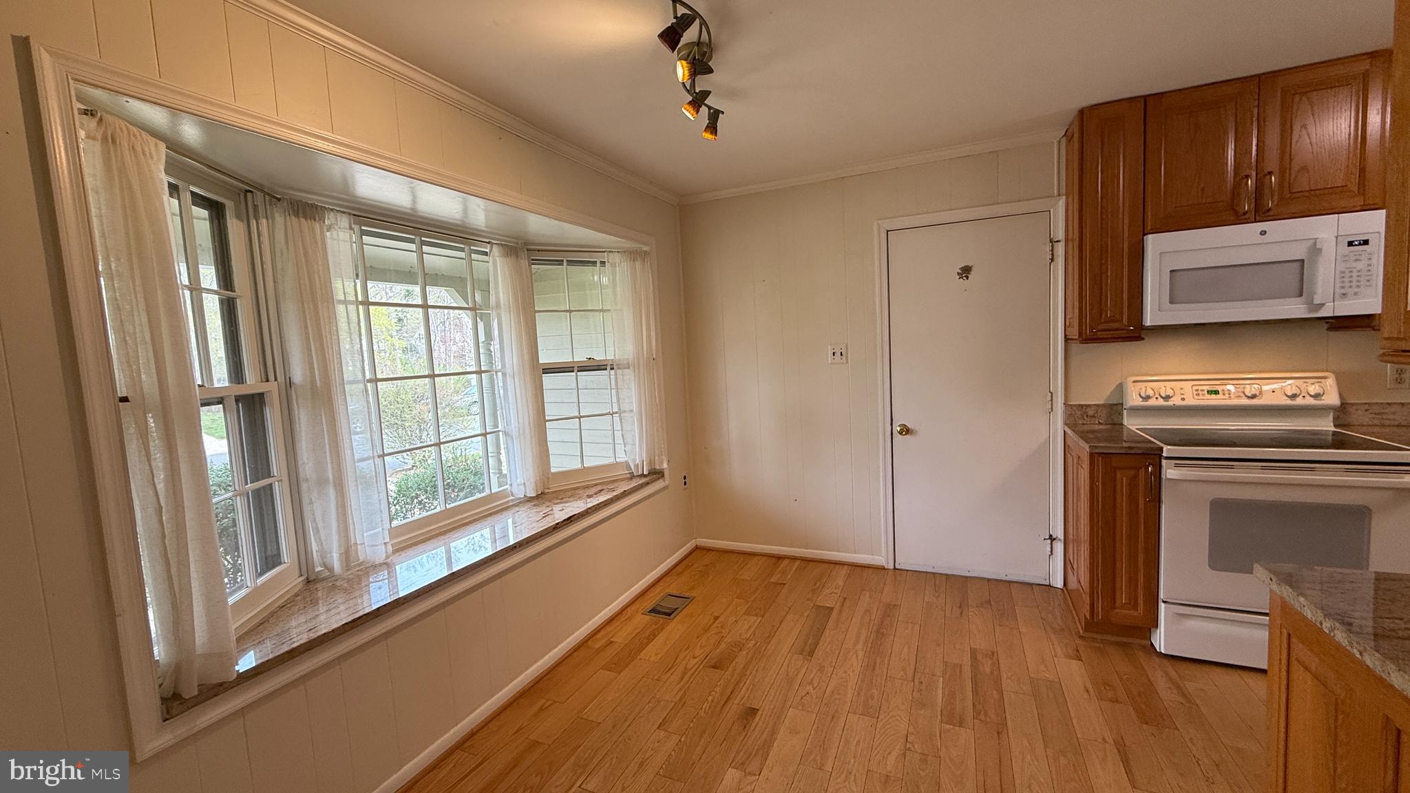 LAKE RIDGE - Residential Lease