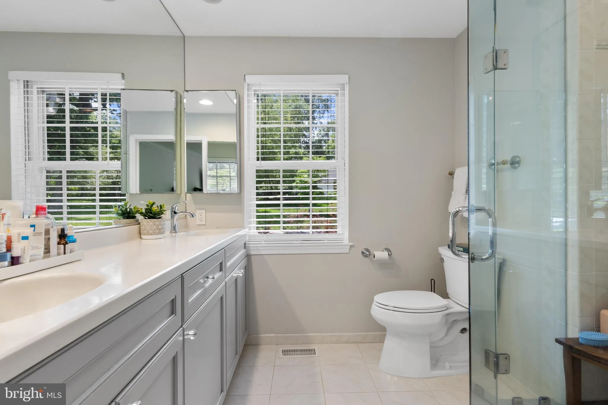 Devon, Pennsylvania 19333, United States, 5 Bedrooms Bedrooms, ,4 BathroomsBathrooms,Residential,Pending,147021