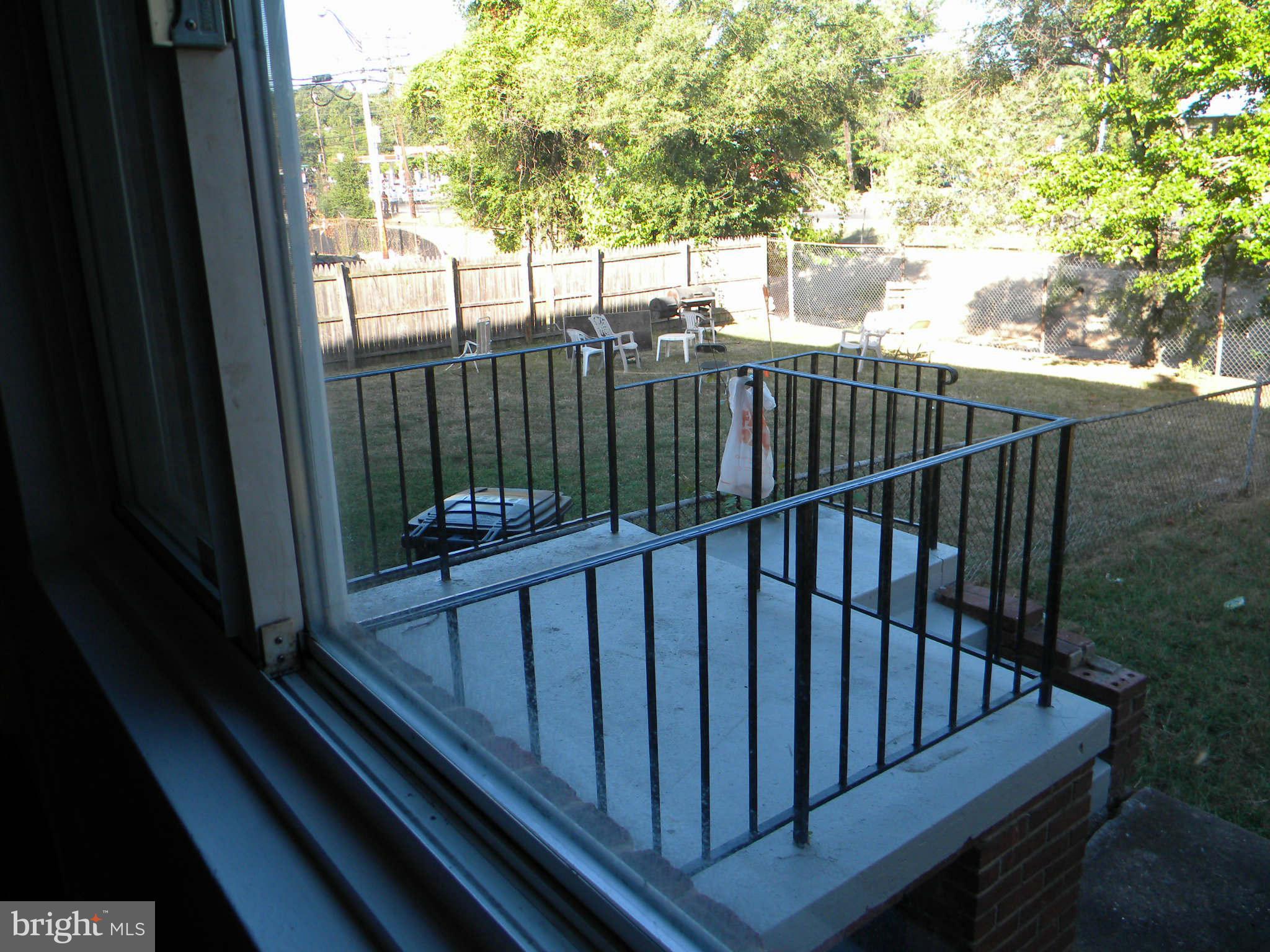 GLASSMANOR - Residential Lease