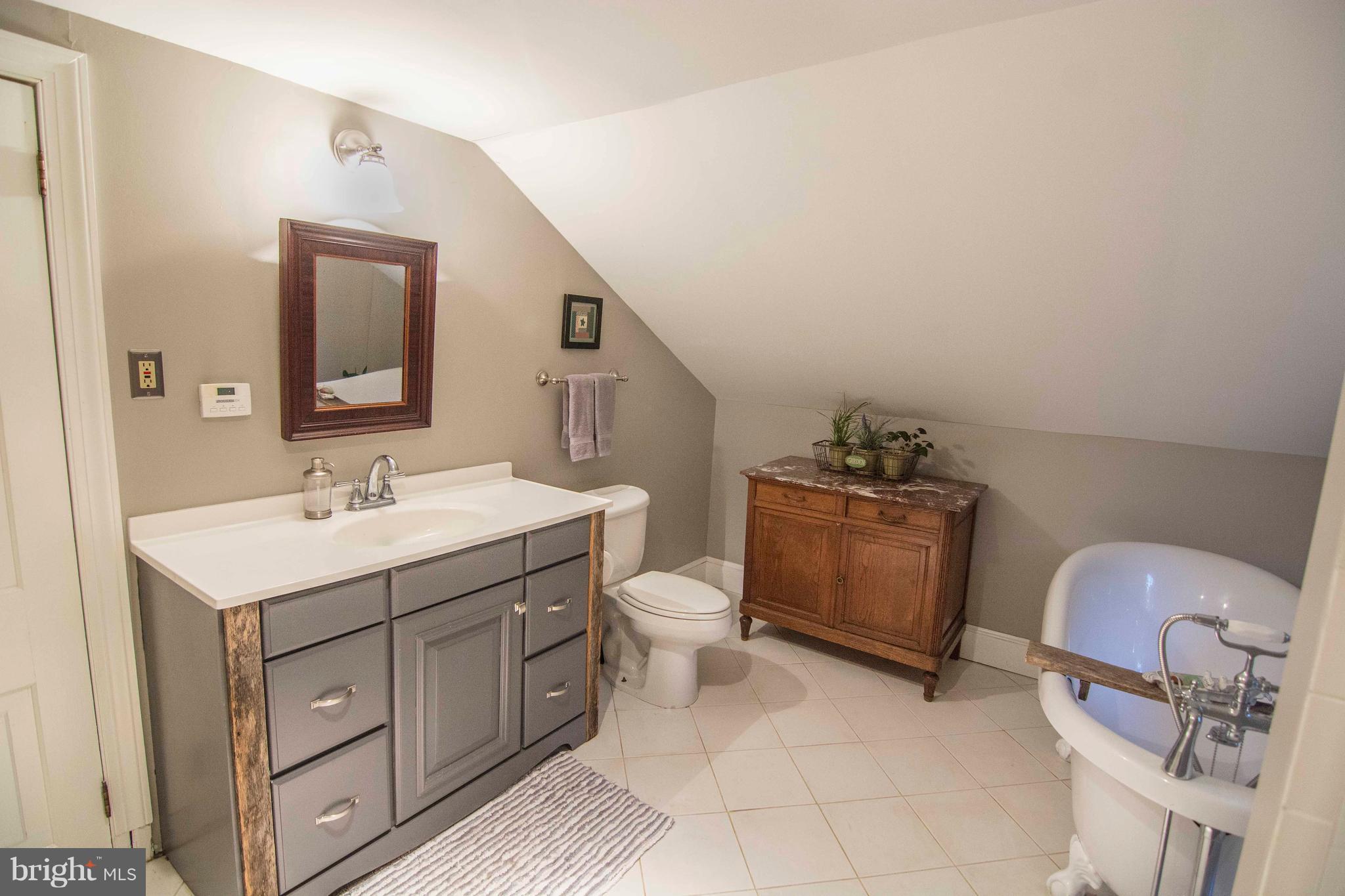 SHANGRI-LA - Residential