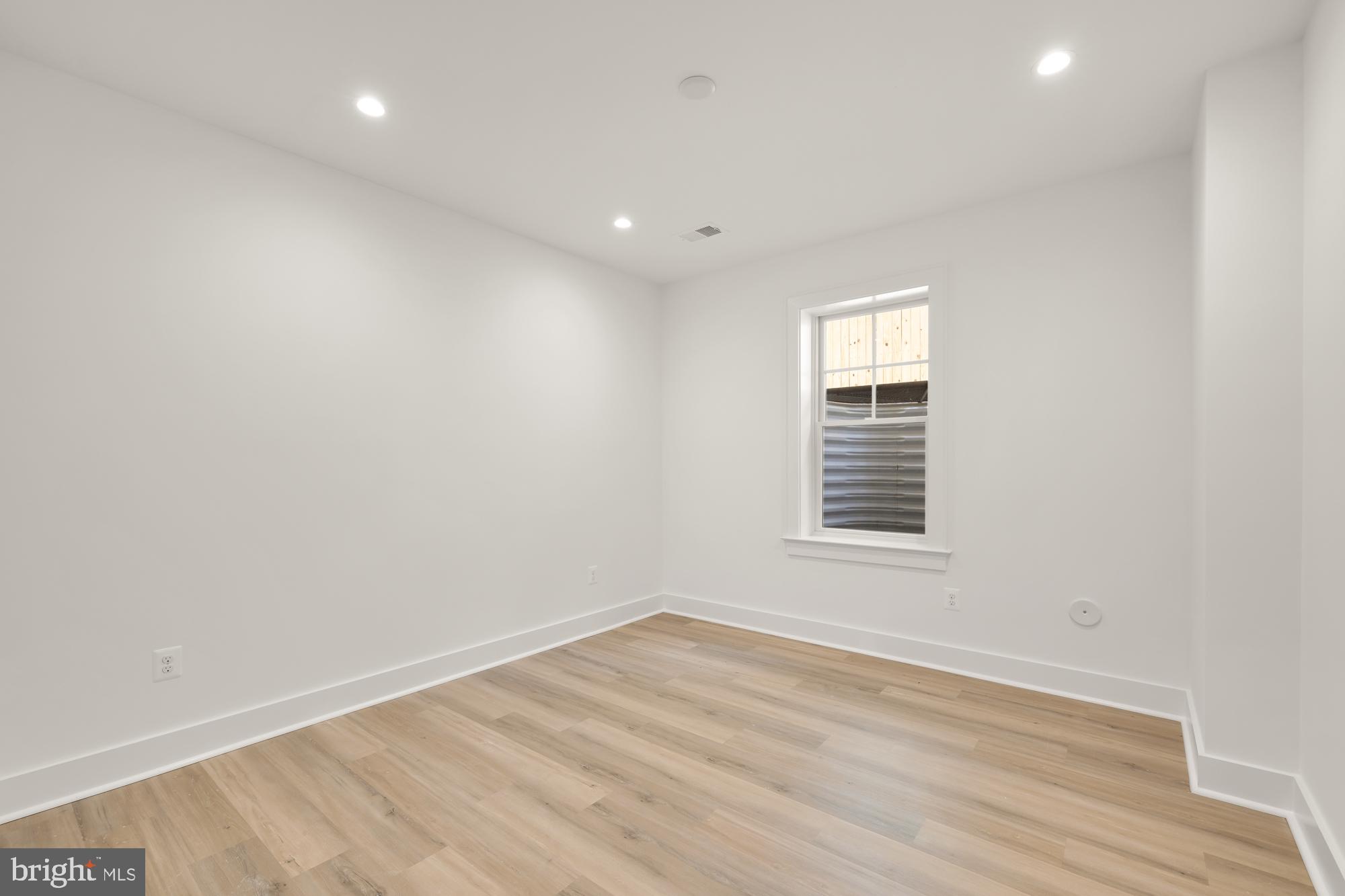 KENSINGTON ESTATES - Residential