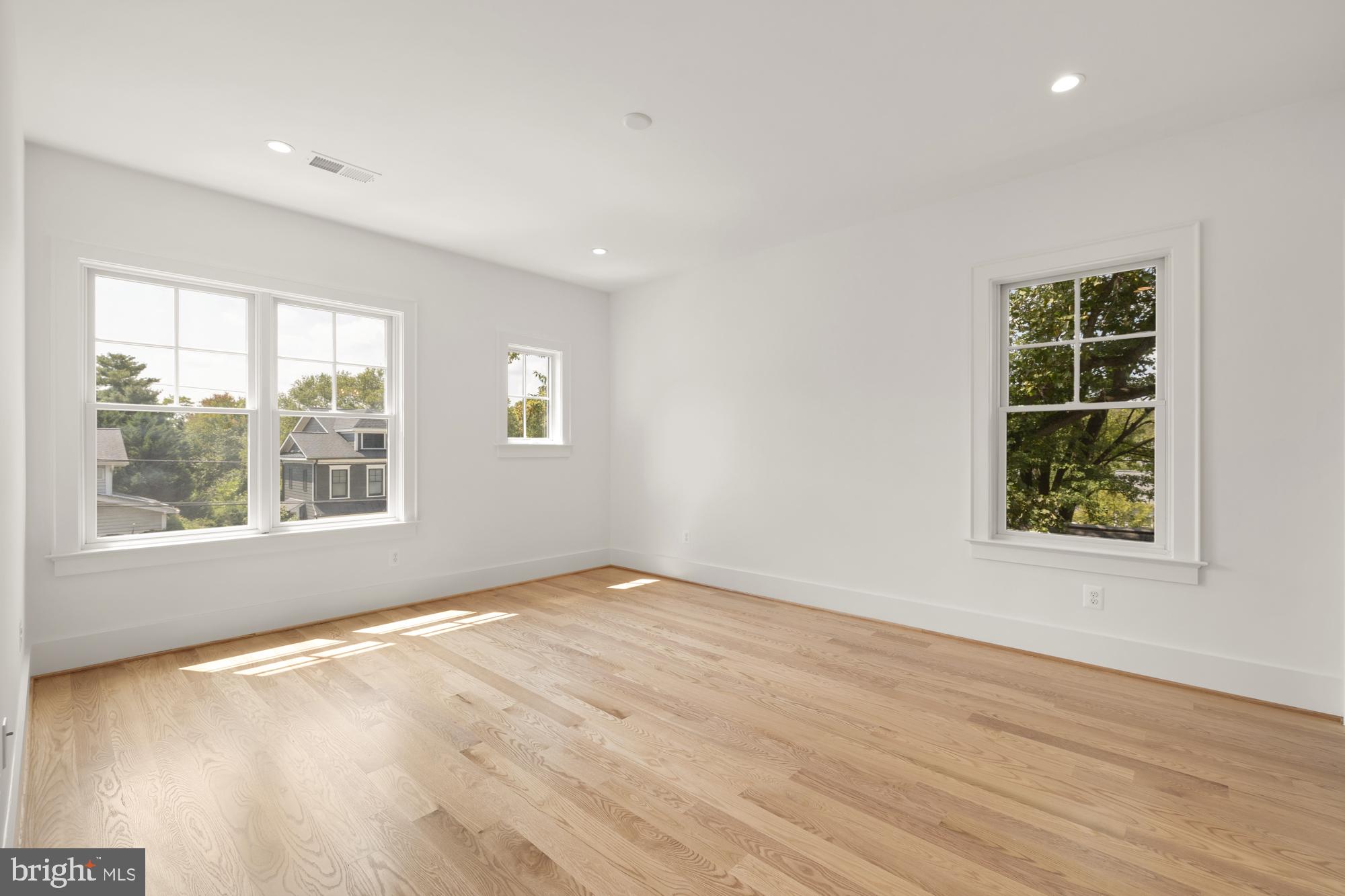 KENSINGTON ESTATES - Residential