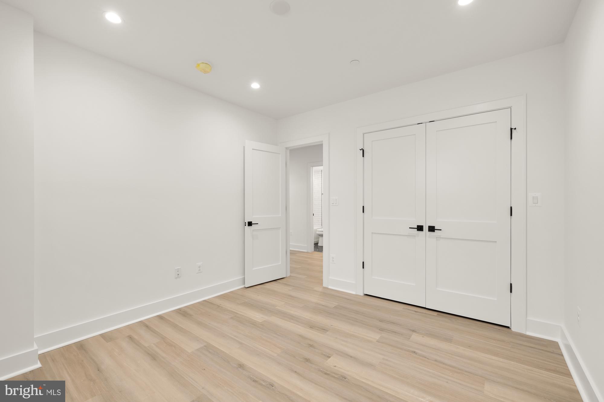 KENSINGTON ESTATES - Residential