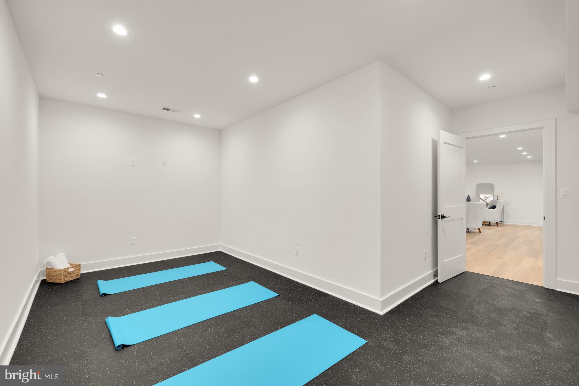 KENSINGTON ESTATES - Residential