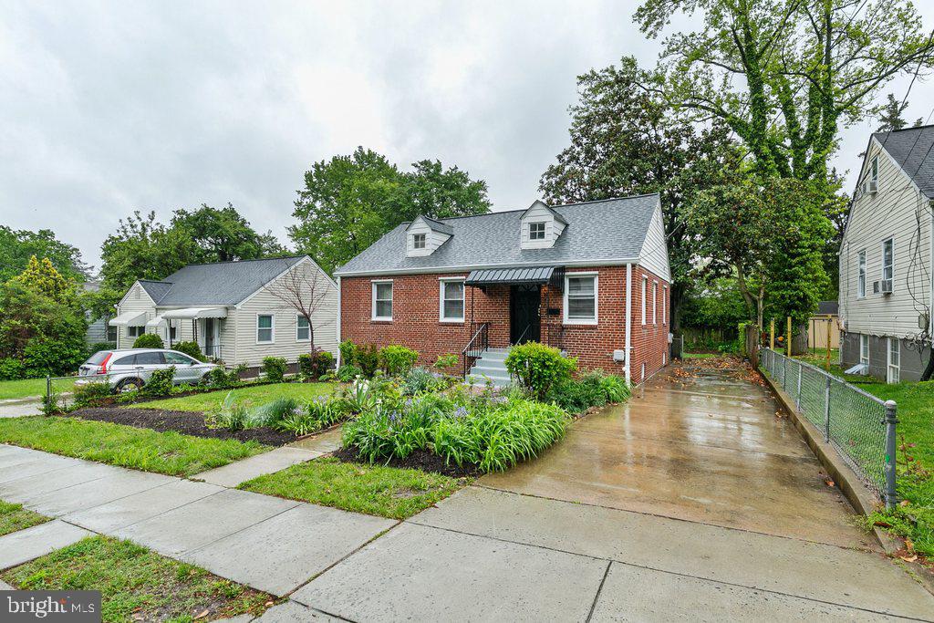 QUEENS CHAPEL MANOR - Residential