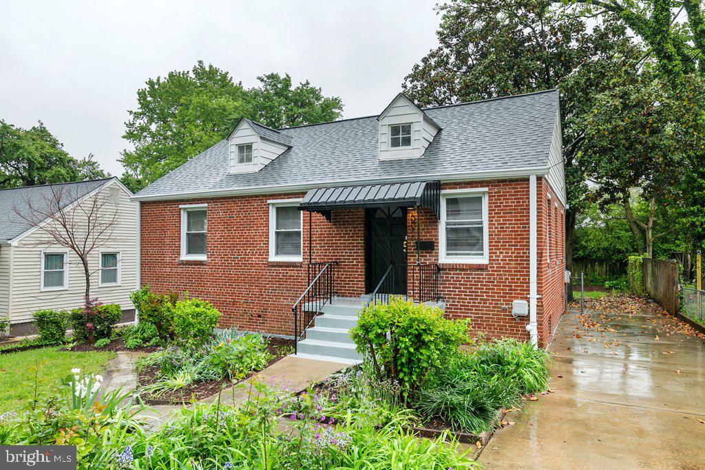 QUEENS CHAPEL MANOR - Residential