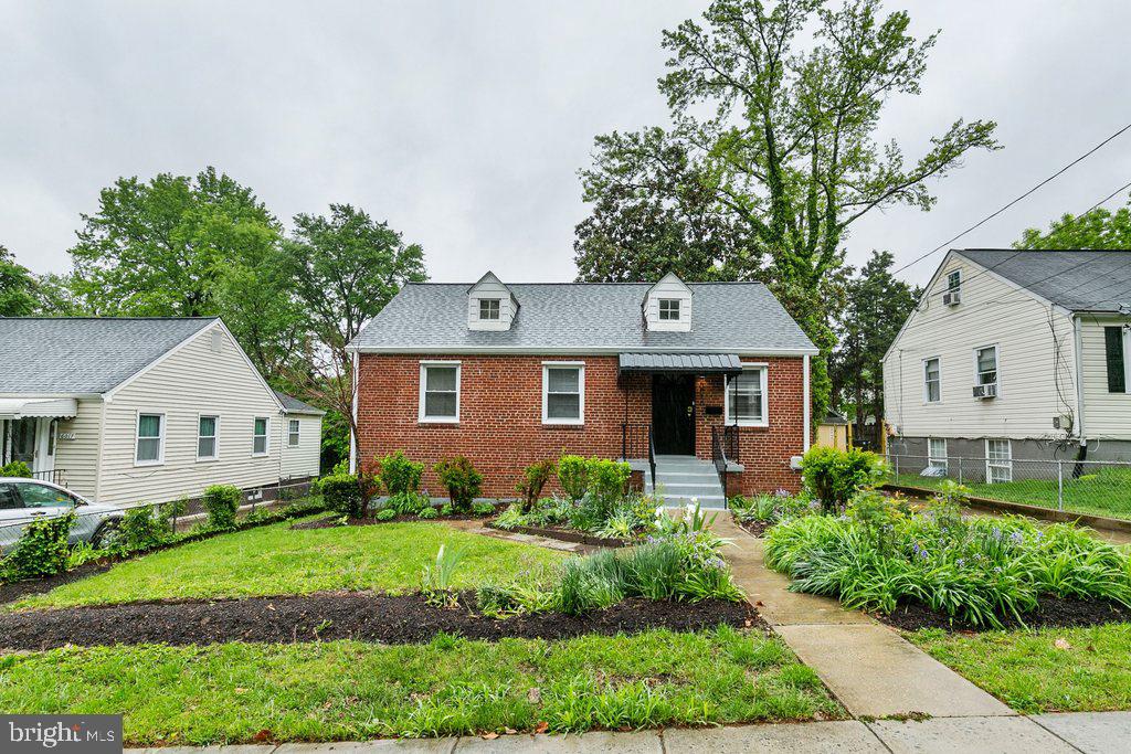 QUEENS CHAPEL MANOR - Residential