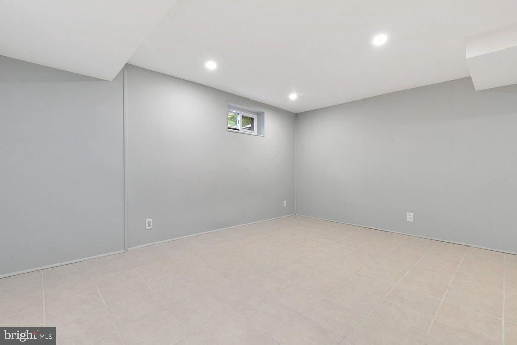 QUEENS CHAPEL MANOR - Residential