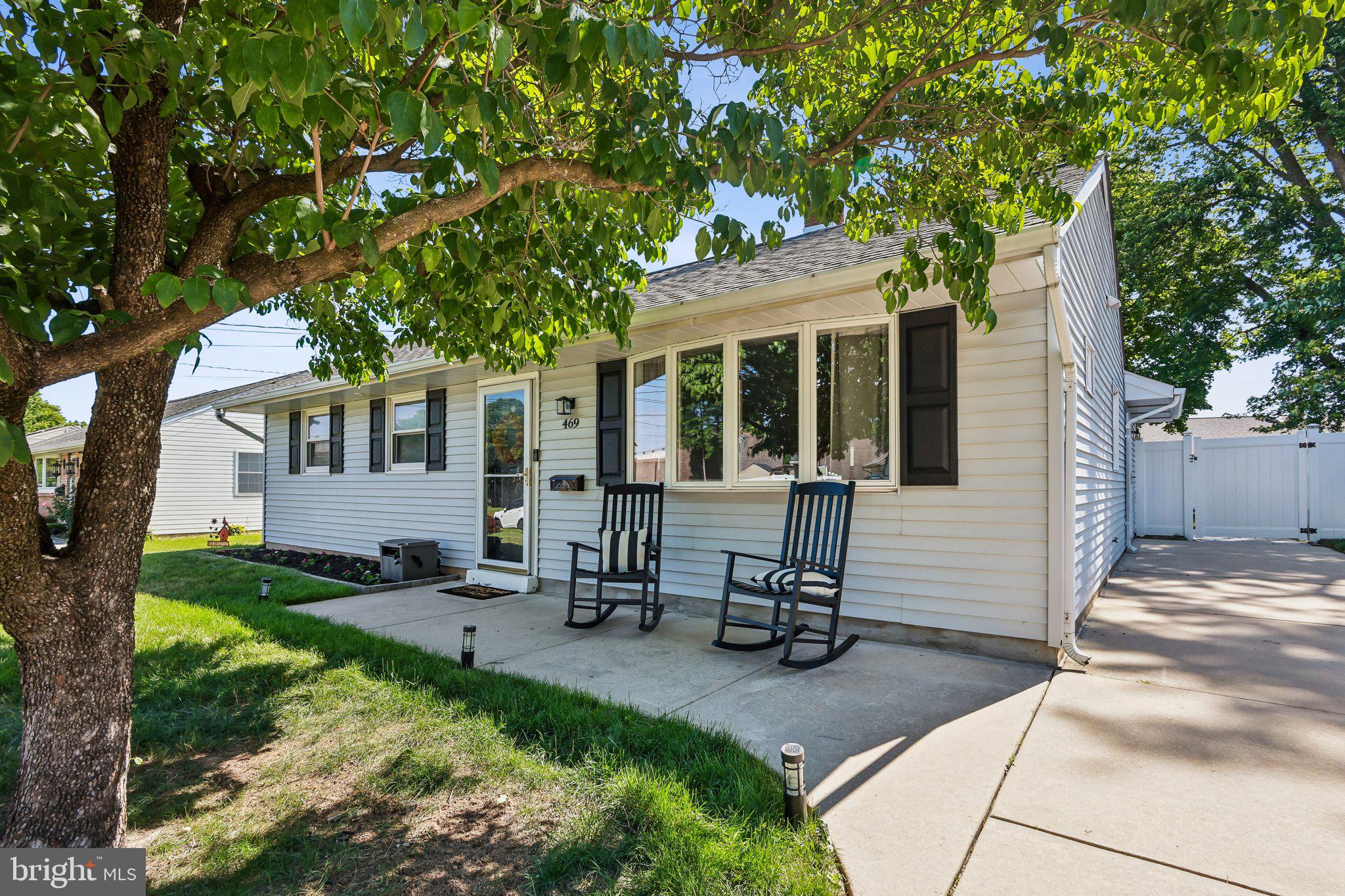 469 WINDSOR DRIVE