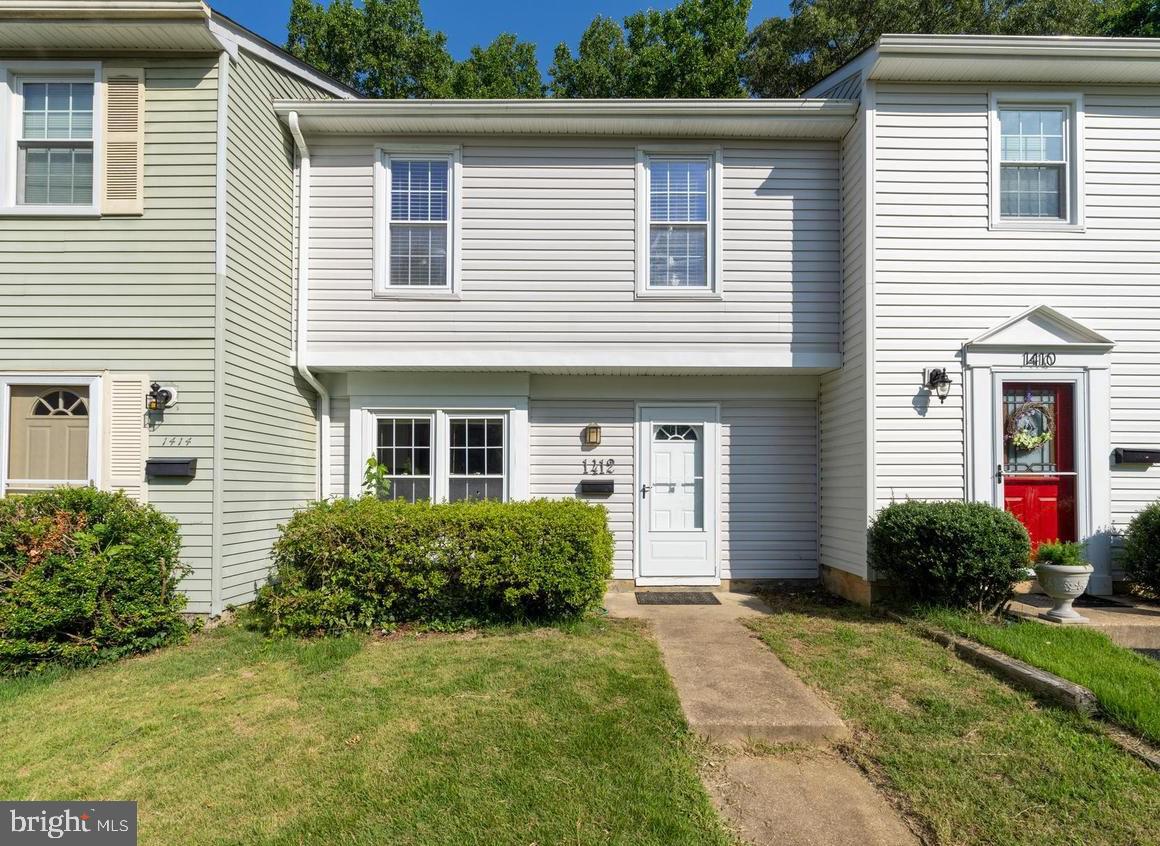 Discover your new home! This charming 3-bedroom, 1.5-bath middle townhome features a recently updated kitchen with granite countertops & stainless steel appliances, stylish vinyl plank flooring throughout, a spacious living area with walkout to an extended deck, fenced yard perfect for outdoor relaxation. Pets considered on a case-by-case basis. Must have a monthly income of 2.5 times the rent to qualify. Don’t miss out on this fantastic opportunity!