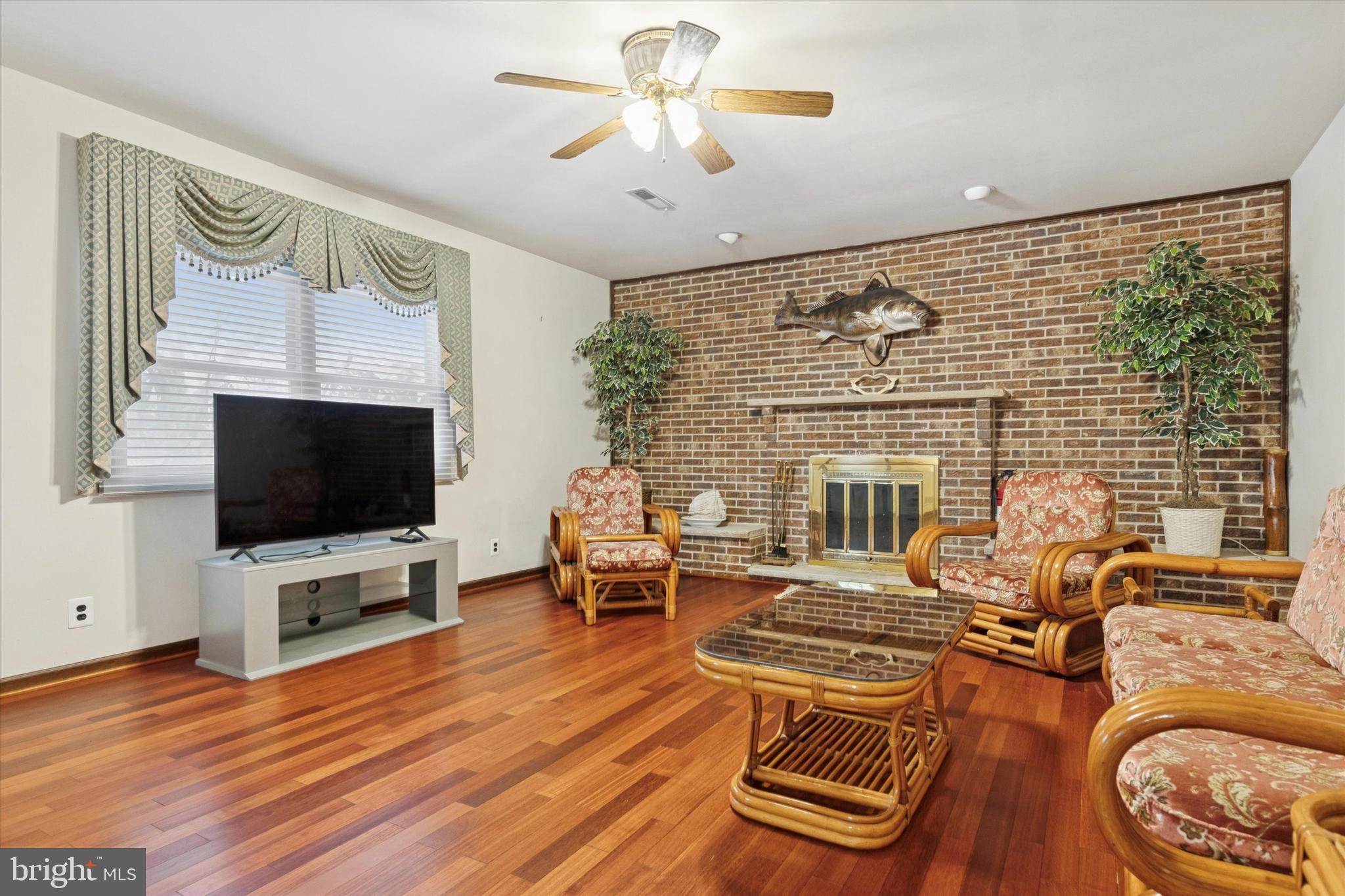 MOUNTAIN VIEW - Residential