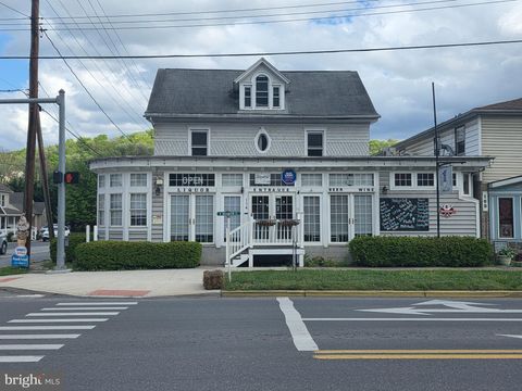 Photo of 174 N Washington Street, BERKELEY SPRINGS, WV 25411 (MLS # WVMO2007564)