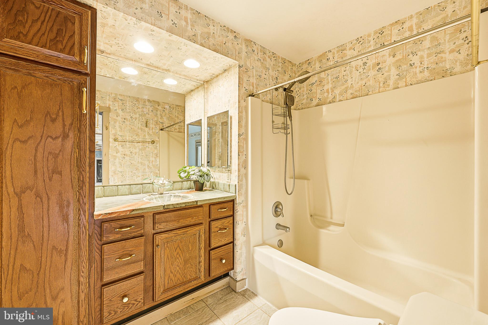 GLENWOOD FOREST - Residential