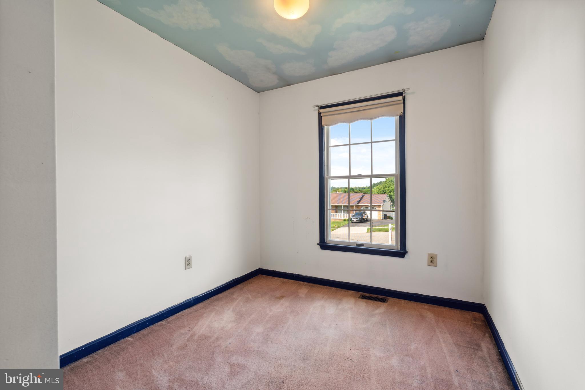 WHISPERING HILLS - Residential