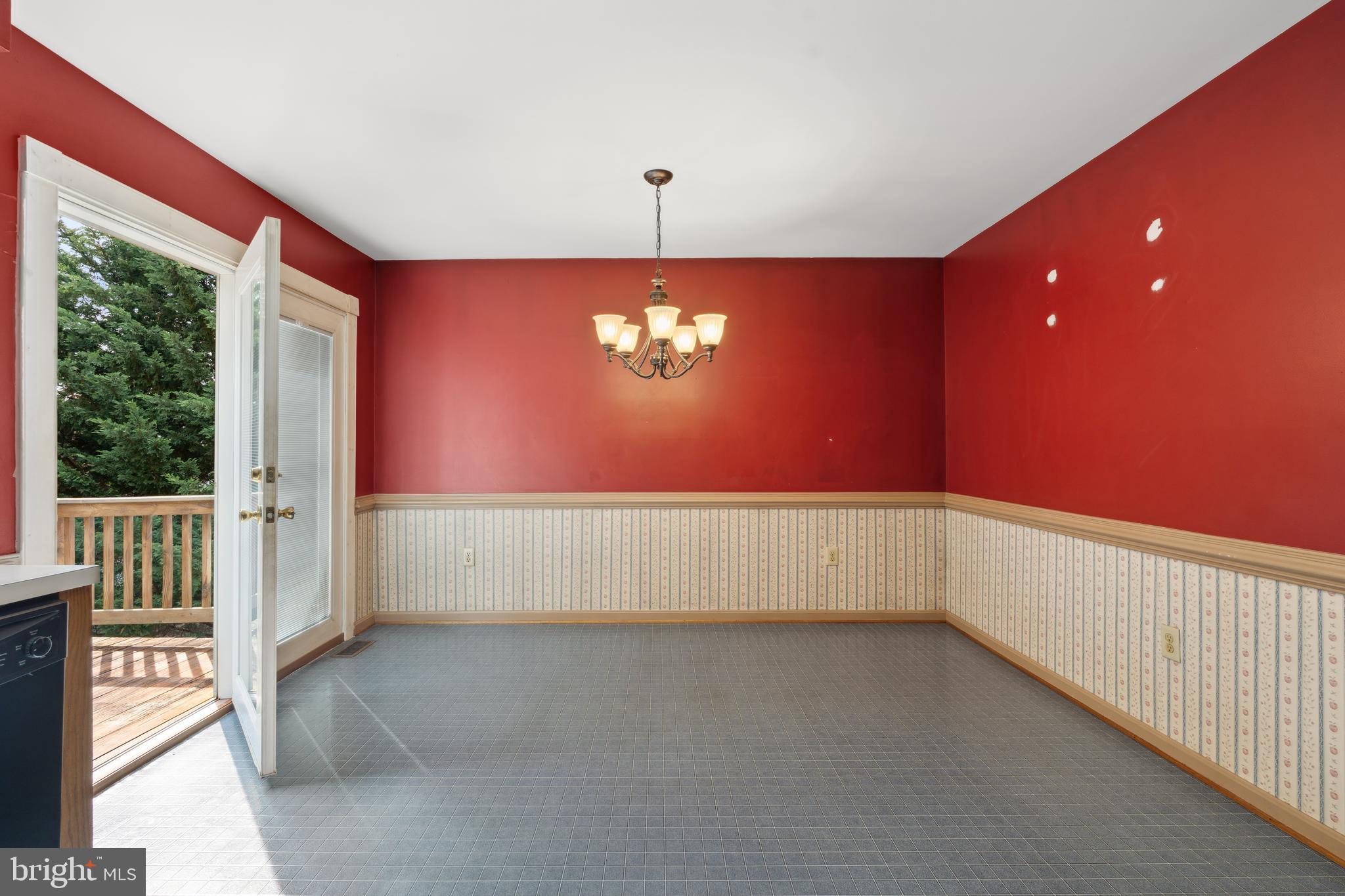 WHISPERING HILLS - Residential