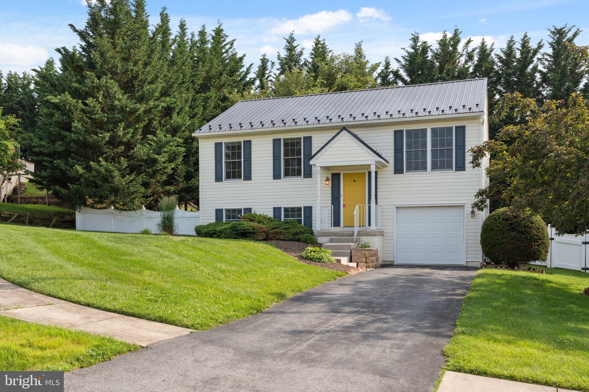 105 DANIELS COURT