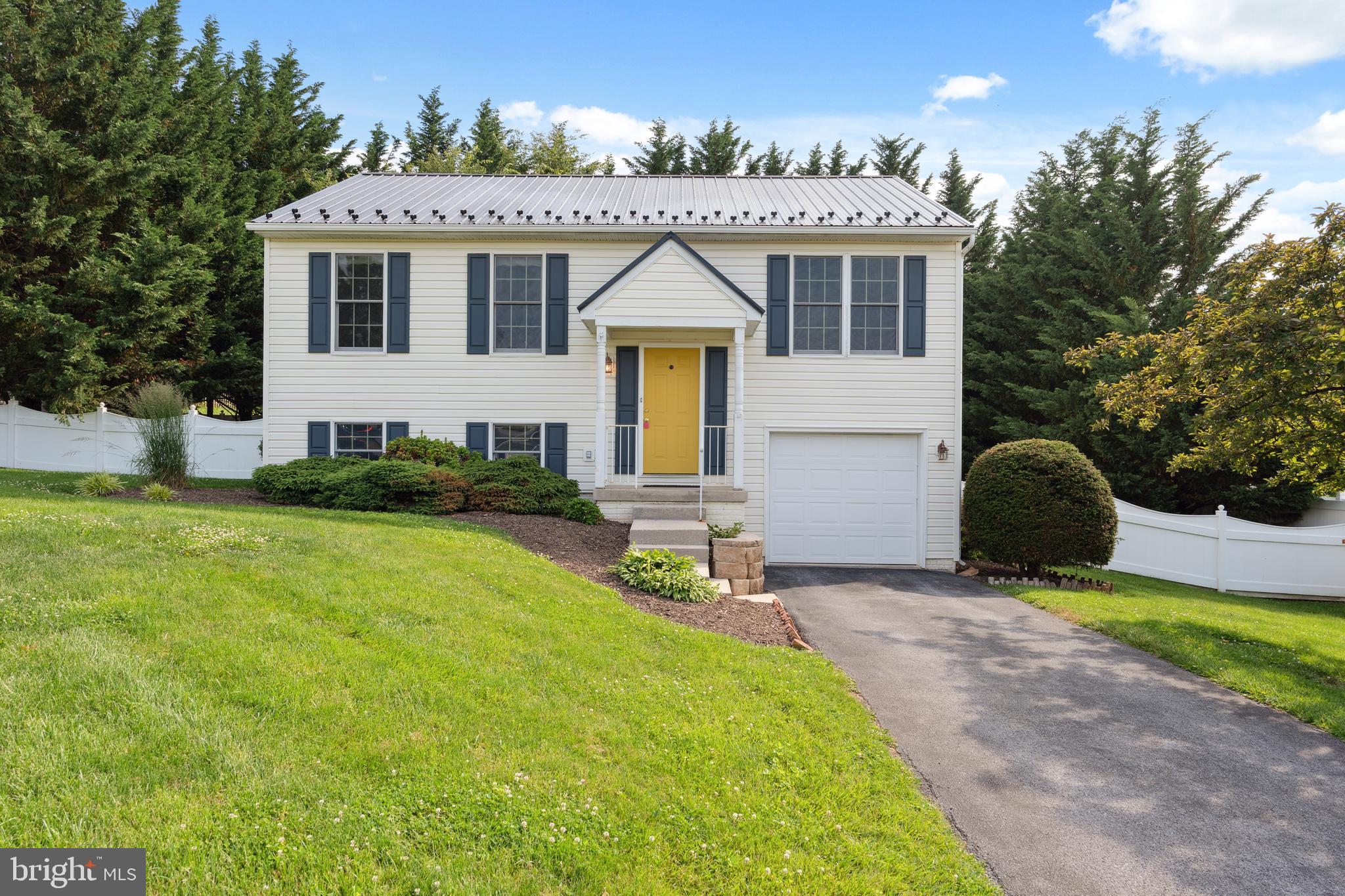 105 DANIELS COURT