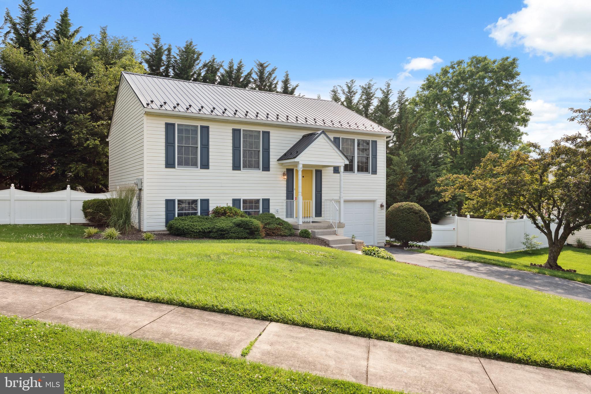 WHISPERING HILLS - Residential