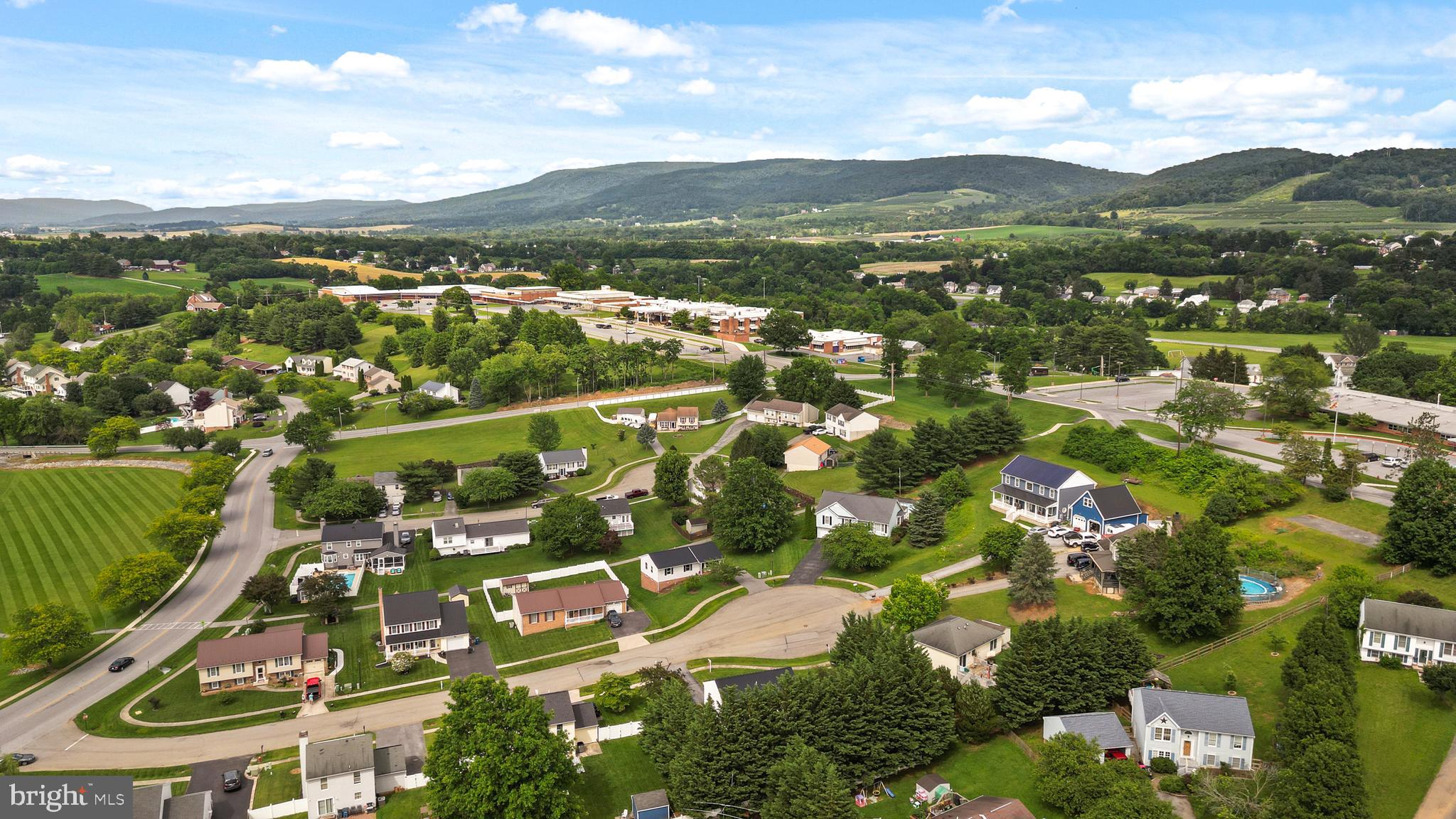 WHISPERING HILLS - Residential