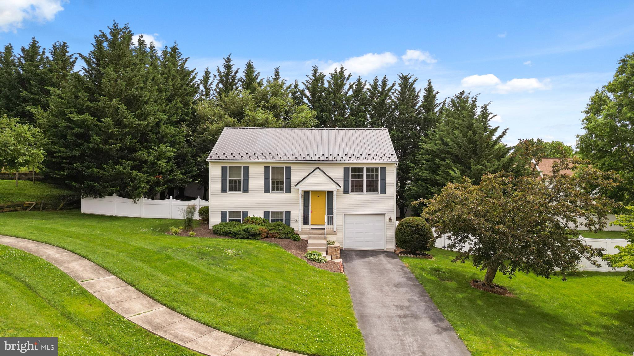 105 DANIELS COURT