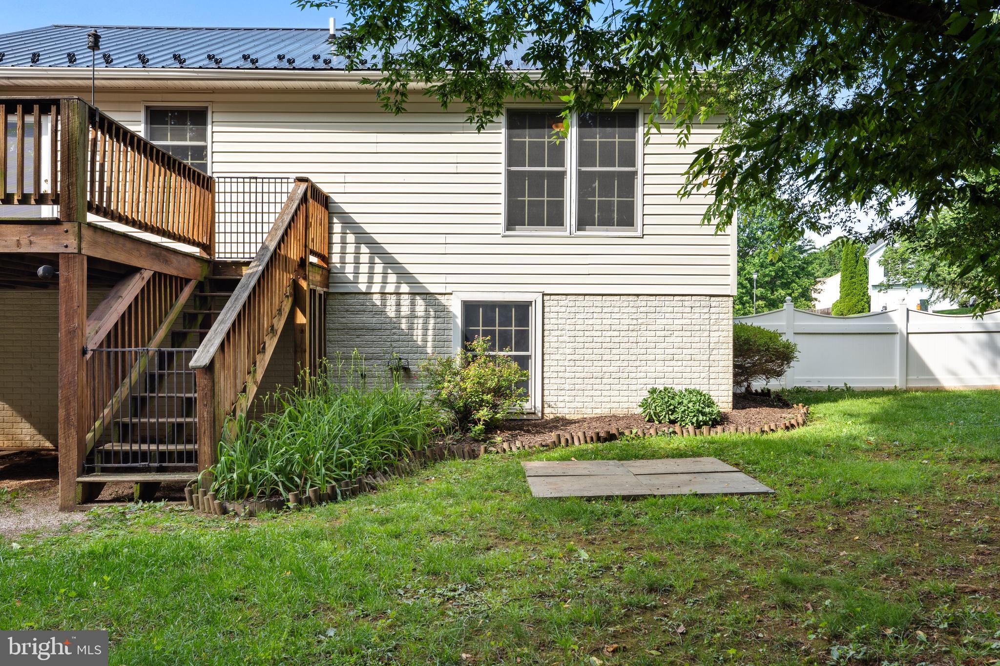 WHISPERING HILLS - Residential