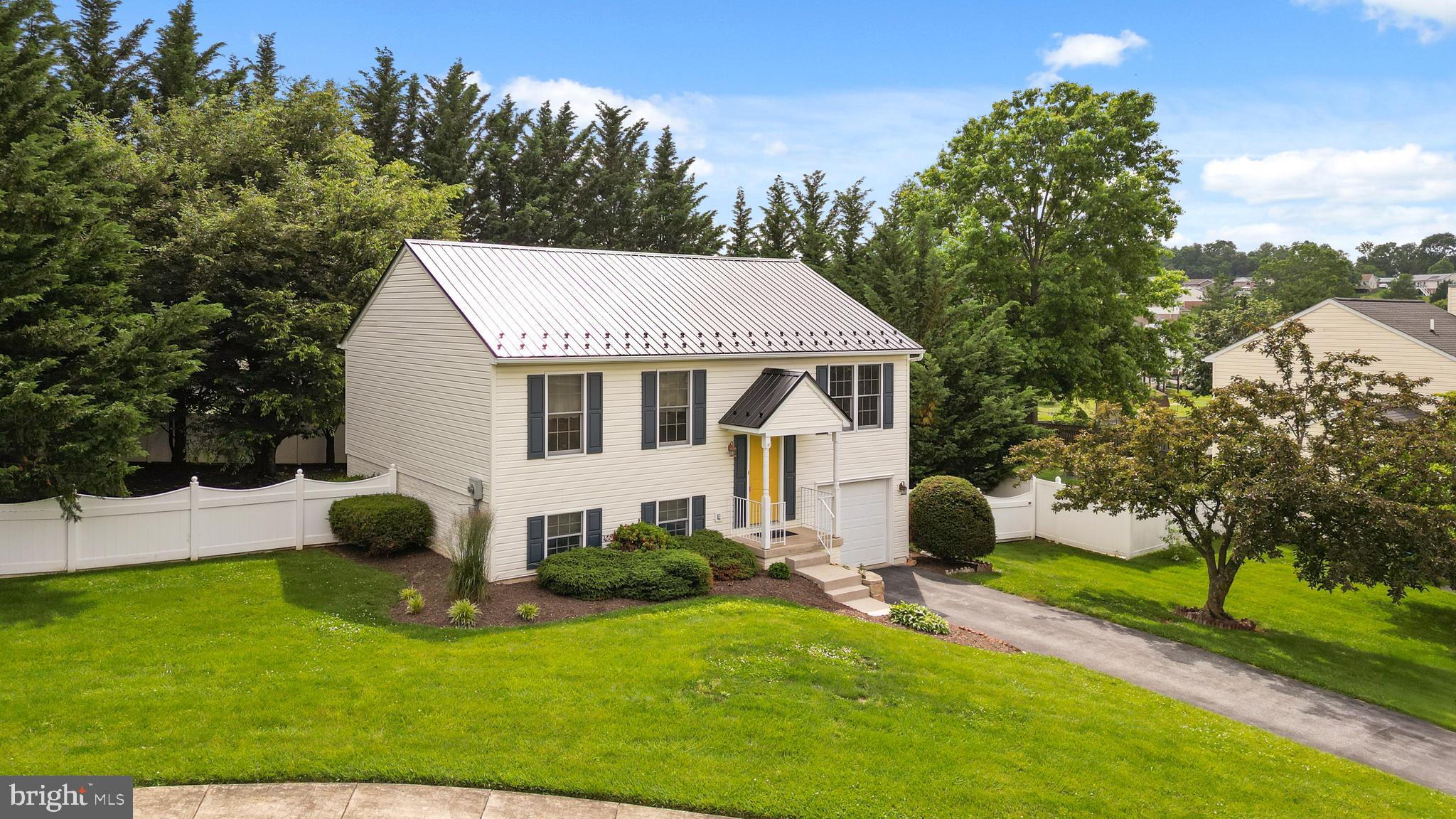 105 DANIELS COURT