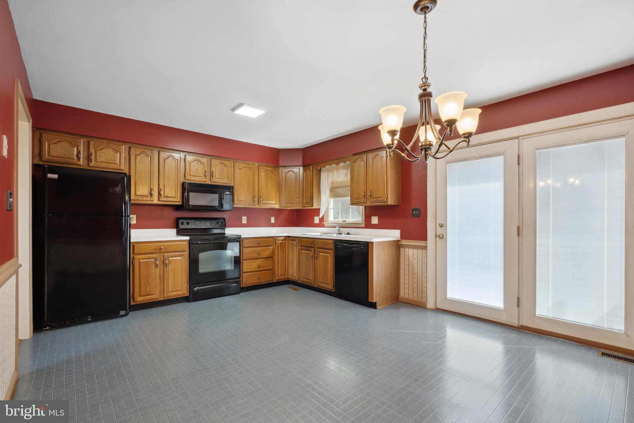 WHISPERING HILLS - Residential