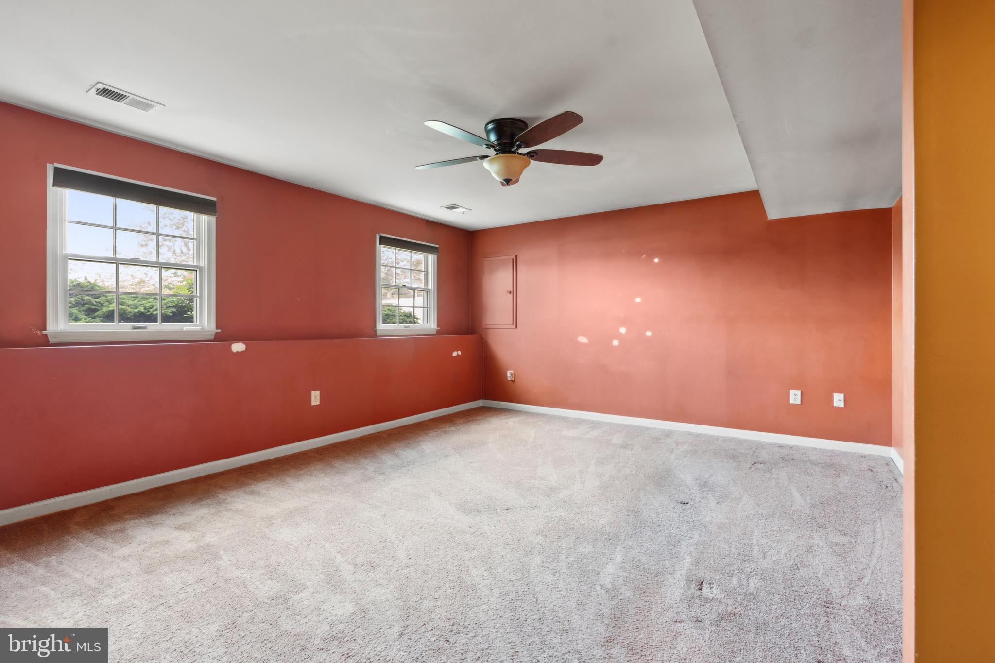 WHISPERING HILLS - Residential