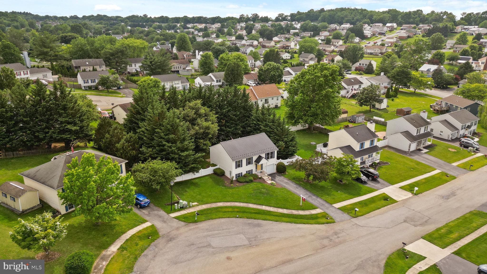 WHISPERING HILLS - Residential