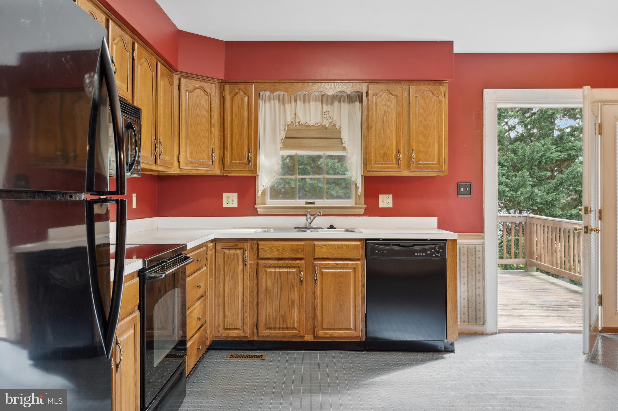 WHISPERING HILLS - Residential