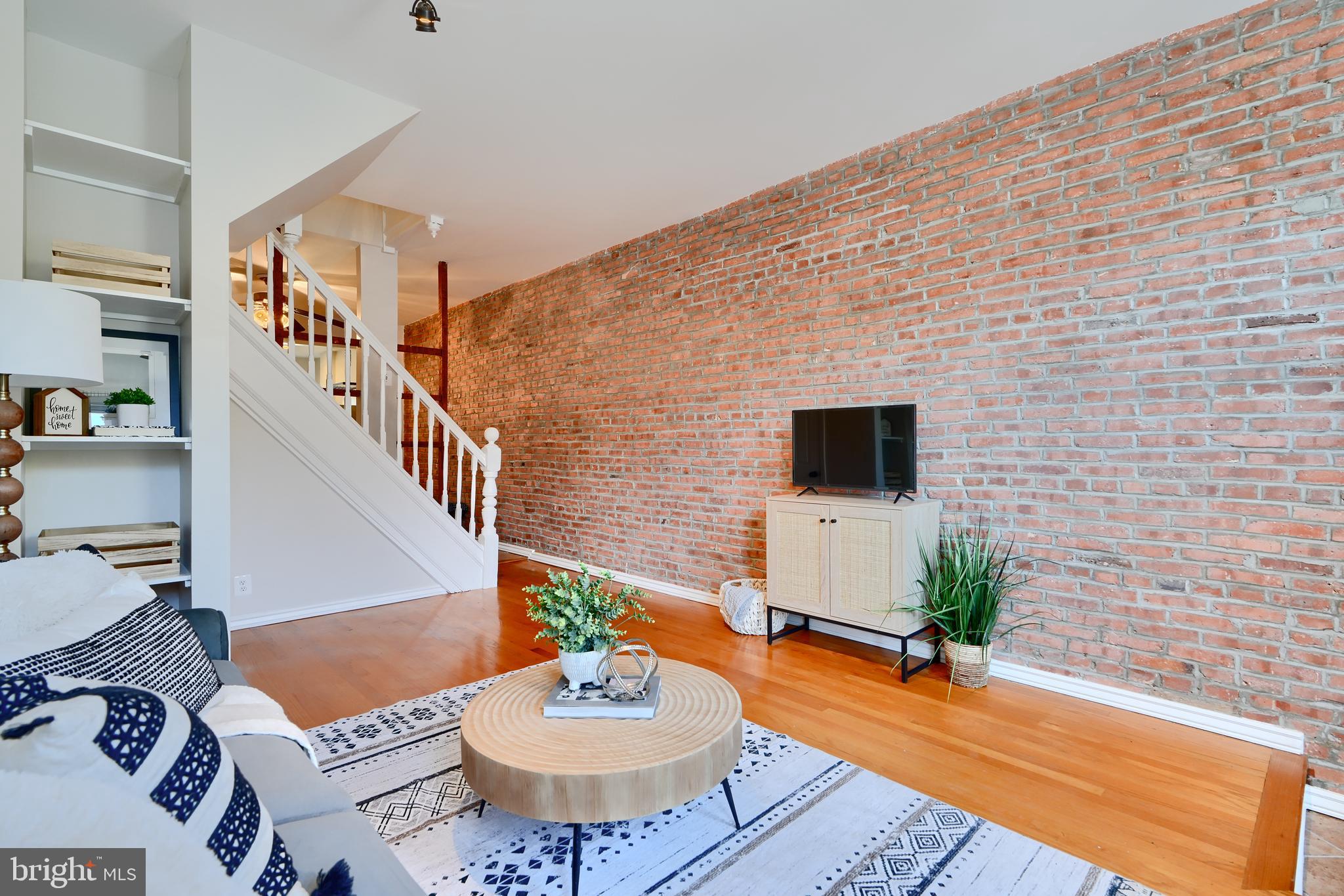 806 W 35TH STREET