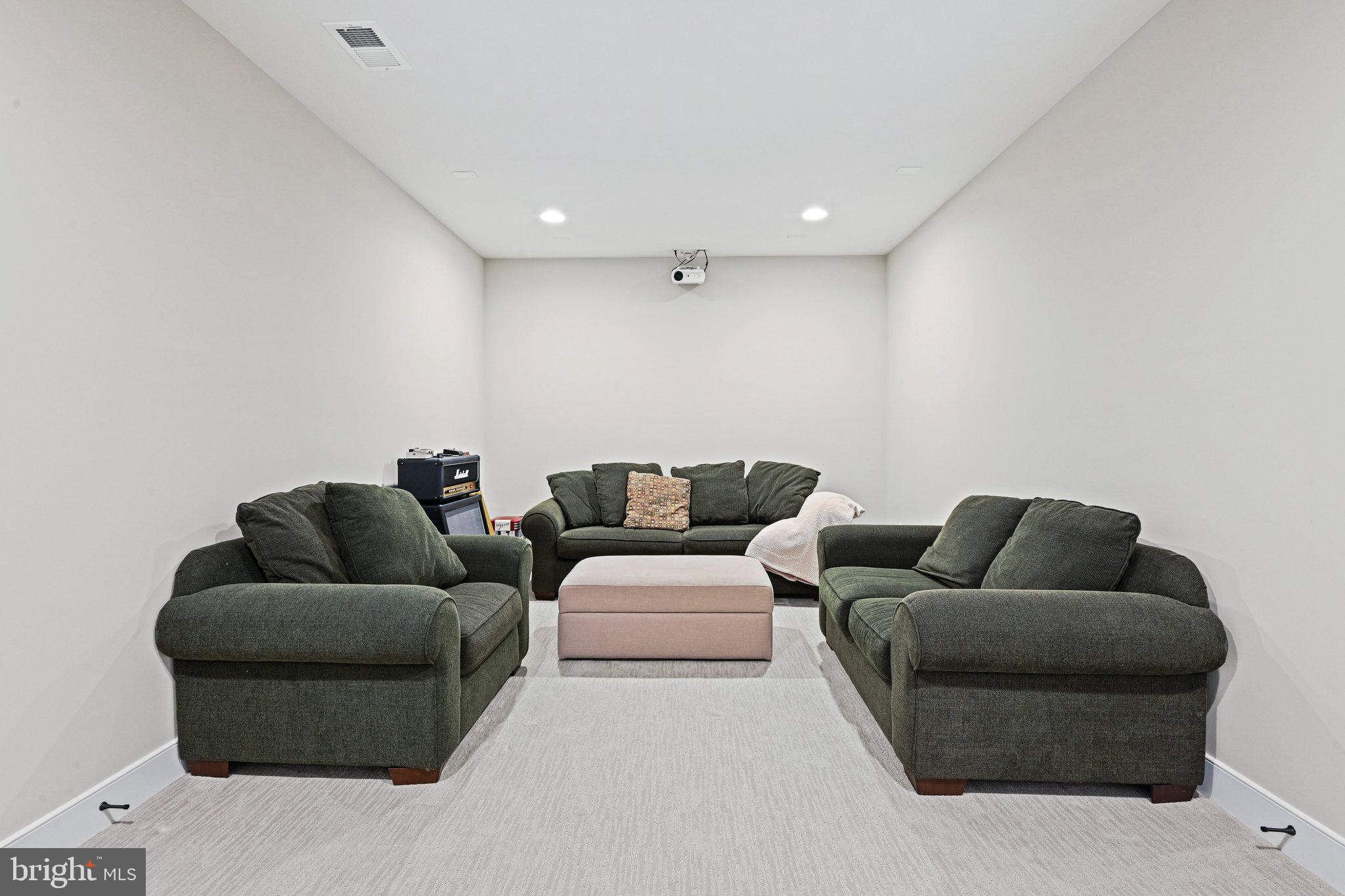 VIENNA WOODS - Residential