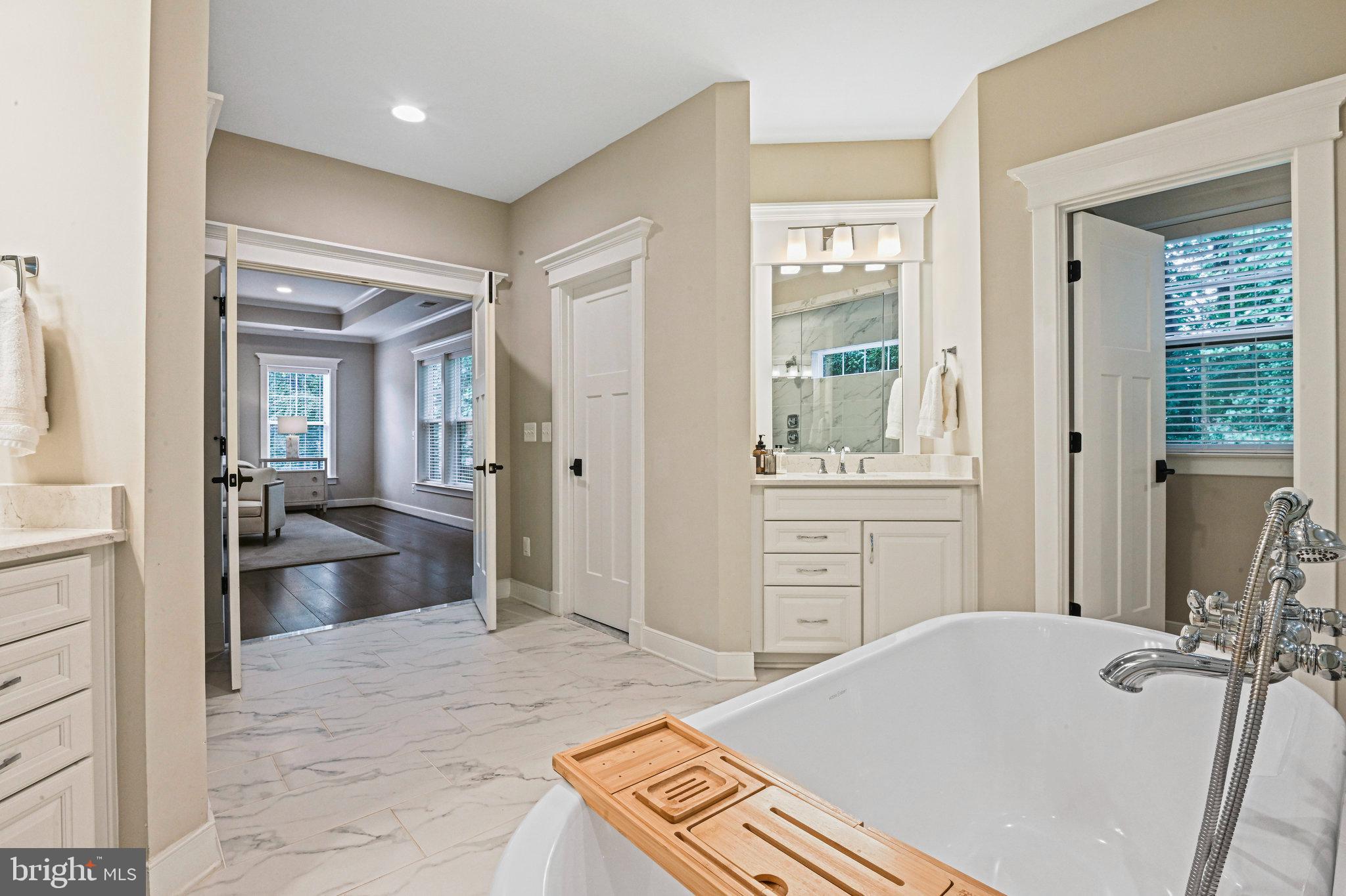 VIENNA WOODS - Residential