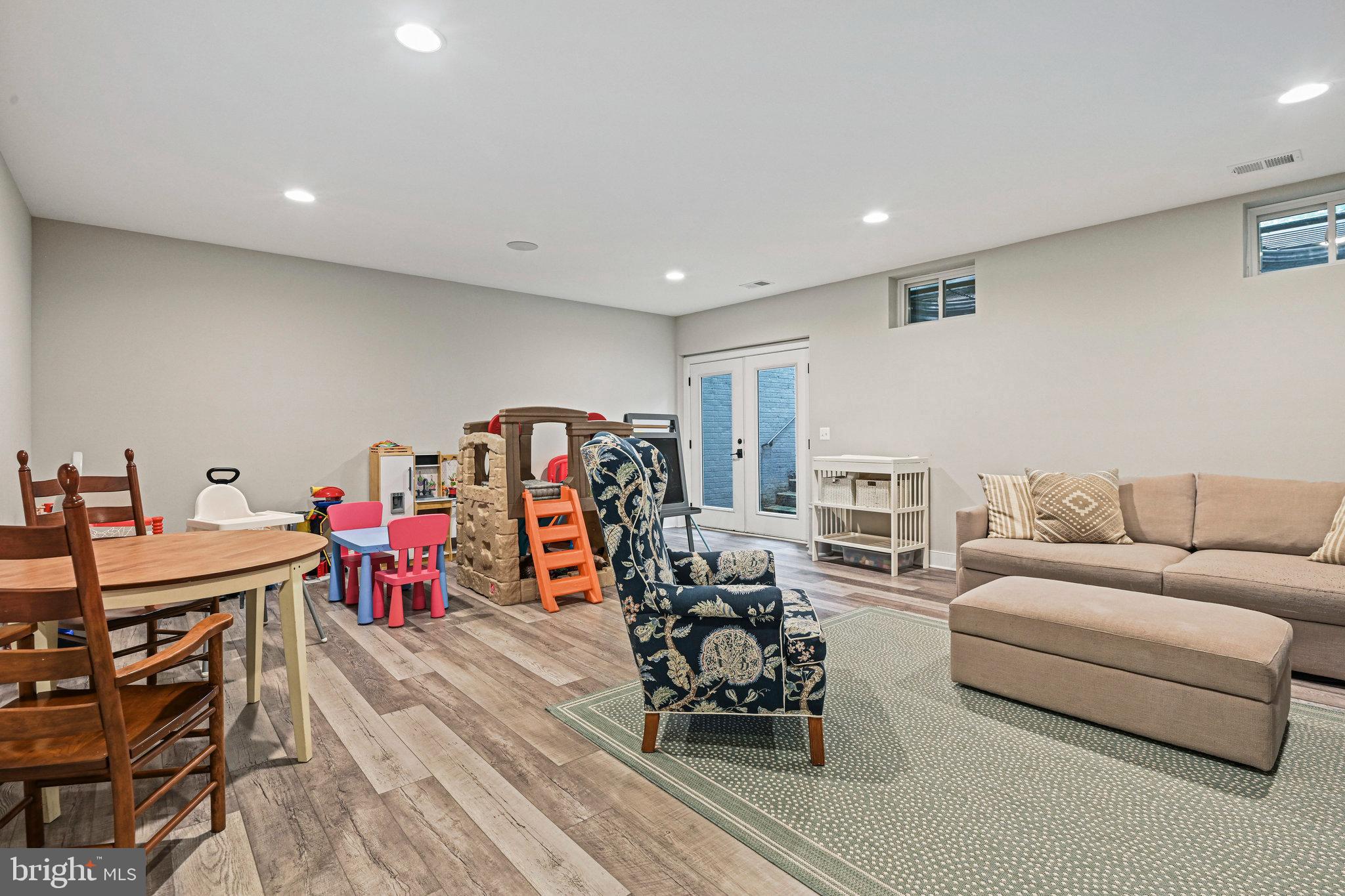 VIENNA WOODS - Residential