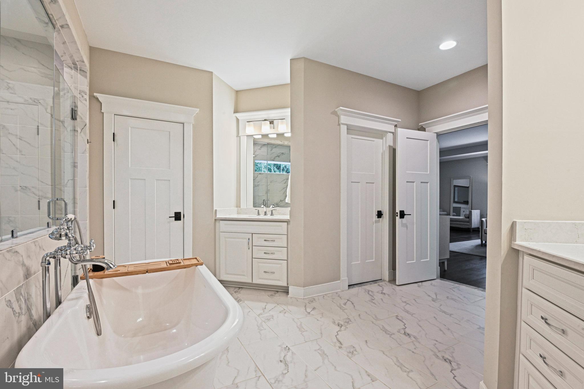 VIENNA WOODS - Residential