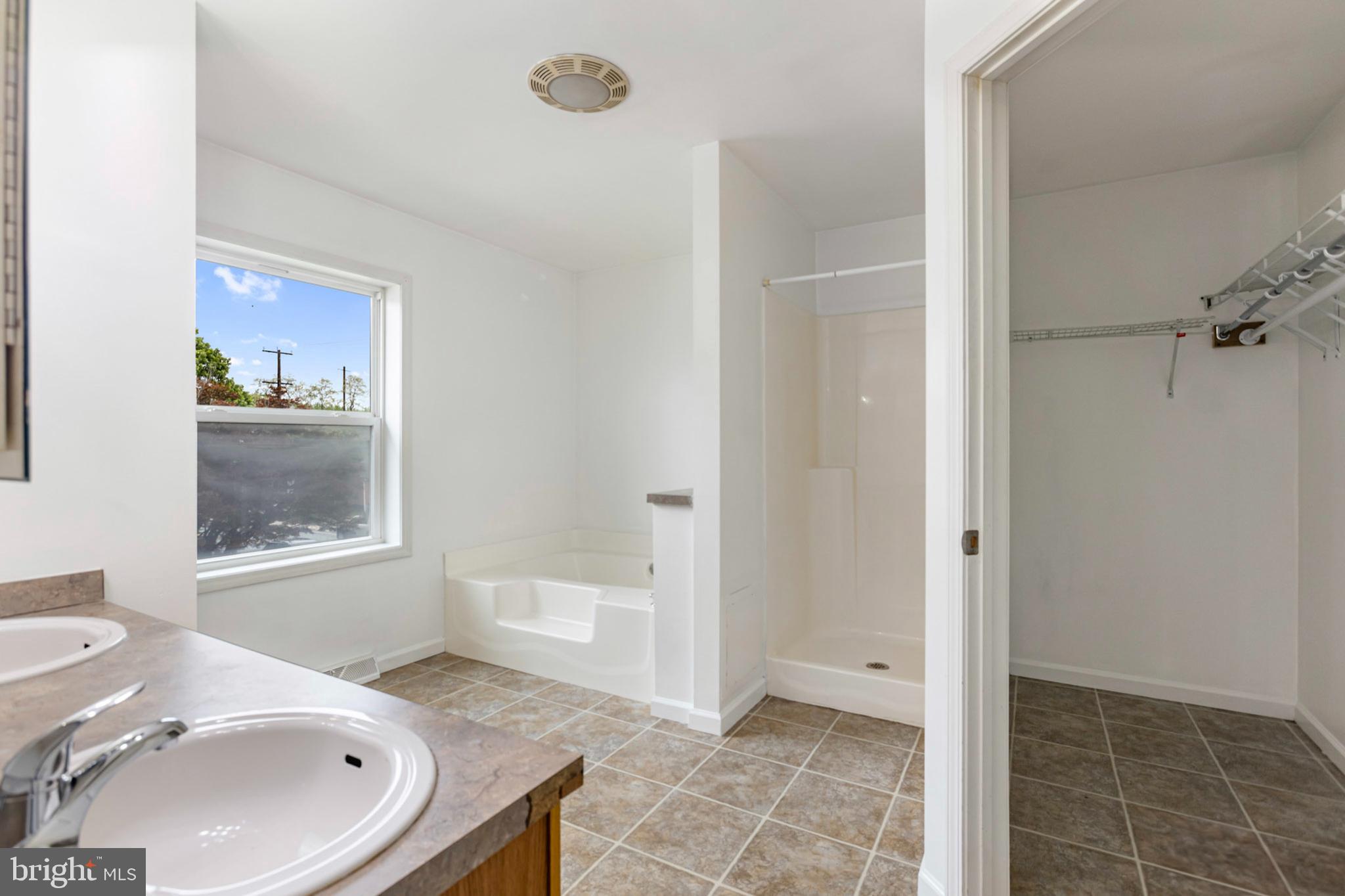 NONAVAILABLE - Residential Lease