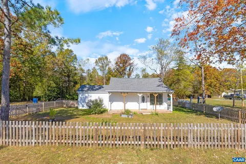 874 James River Rd, Scottsville, VA MLS: 670465