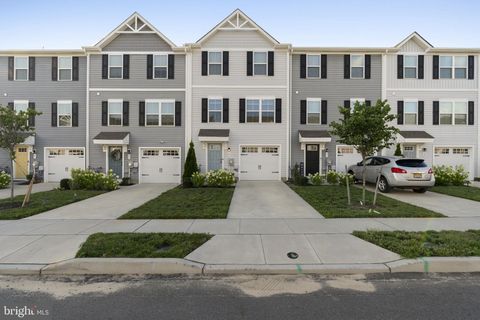 Townhouse For Sale - 25 Wendowski Street<br/> BEVERLY, NJ 08010