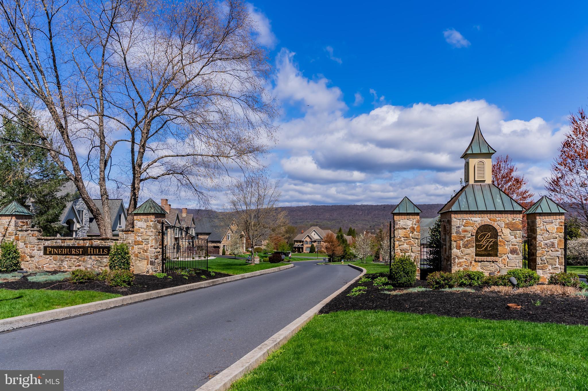 PINEHURST HILLS - Residential