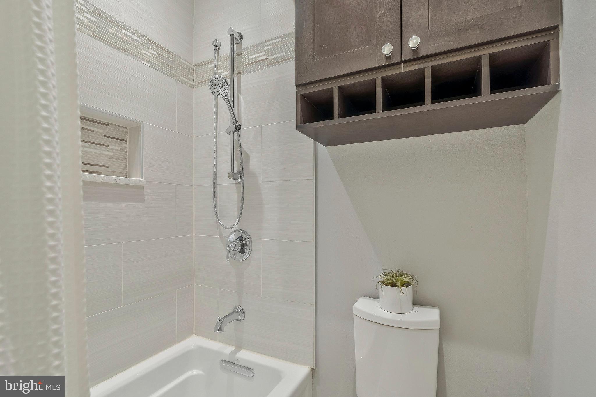 GATES OF MCLEAN - Residential Lease