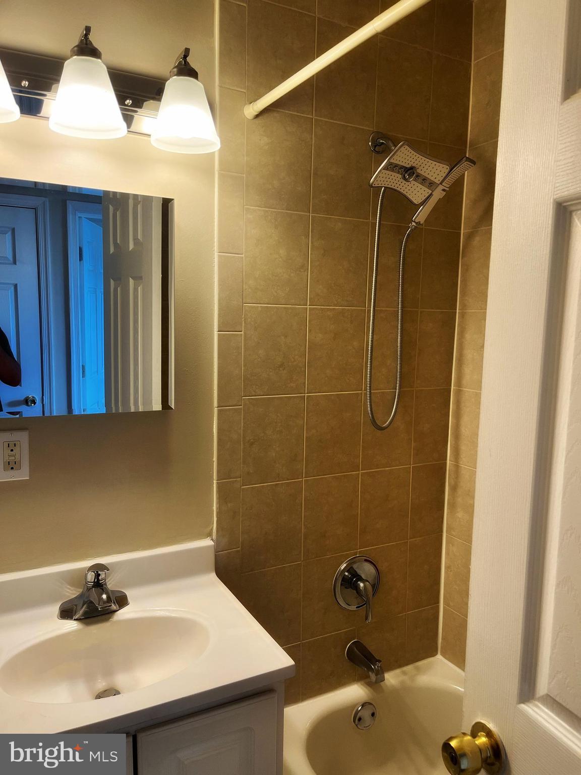 MARKHAM VIEW CONDOMINIUMS - Residential Lease