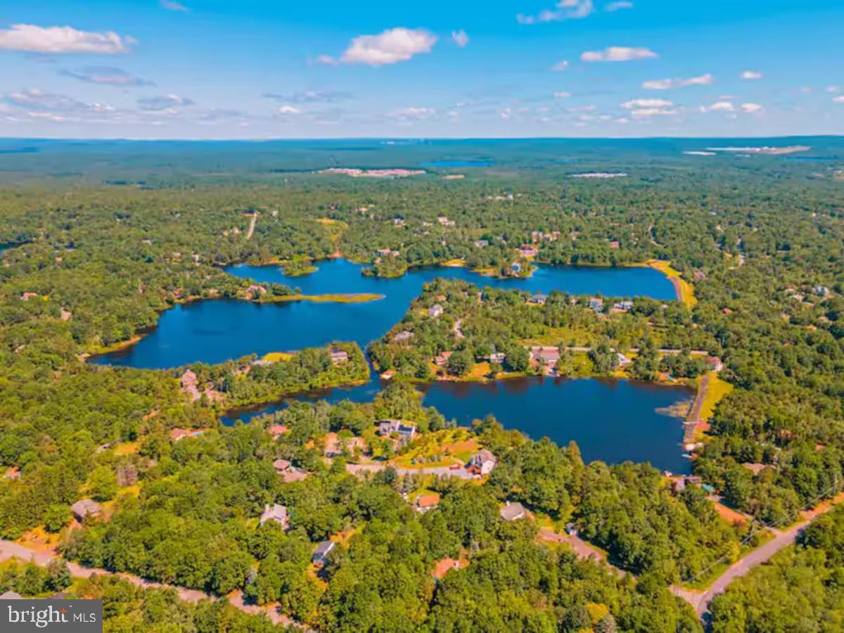 EMERALD LAKE - Residential